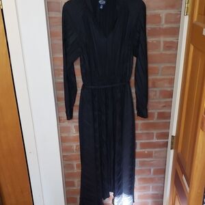 Black Long-Sleeve V-Neck Pleated Midi Dress - Women